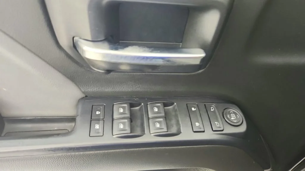 Used 2015 TUNGSTEN METALLIC Chevrolet LS image 19