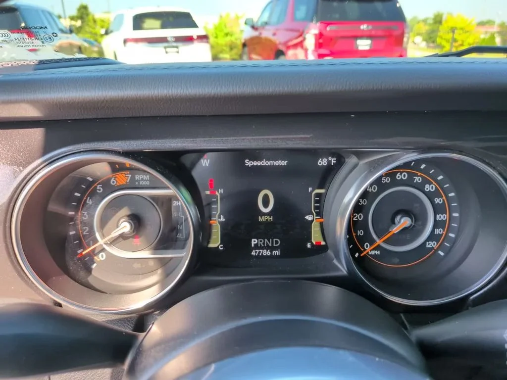 Certified Used 2021 Gray Jeep Unlimited Sahara Altitude image 23