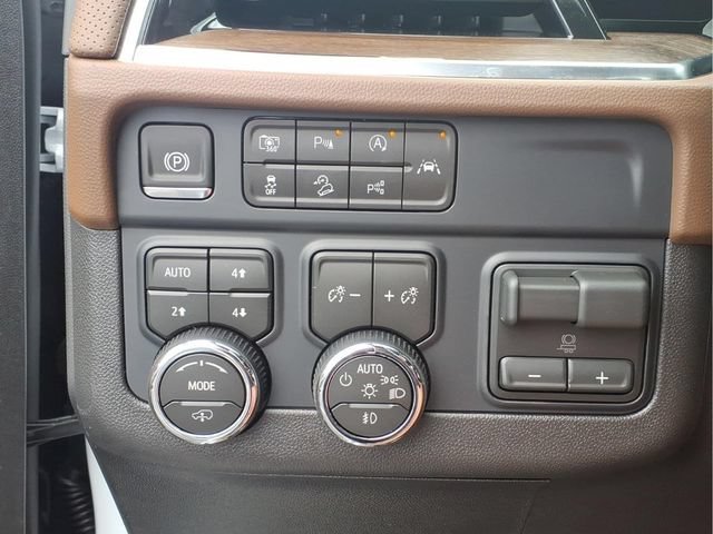 New 2026 Polar White Tricoat Chevrolet High Country image 12