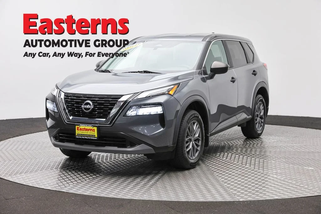 Used 2023 Gray Nissan S image 1