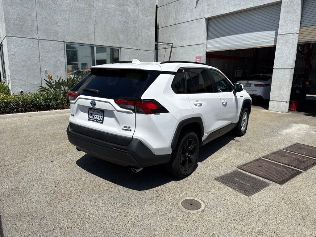 Used 2021 White Toyota XLE image 3
