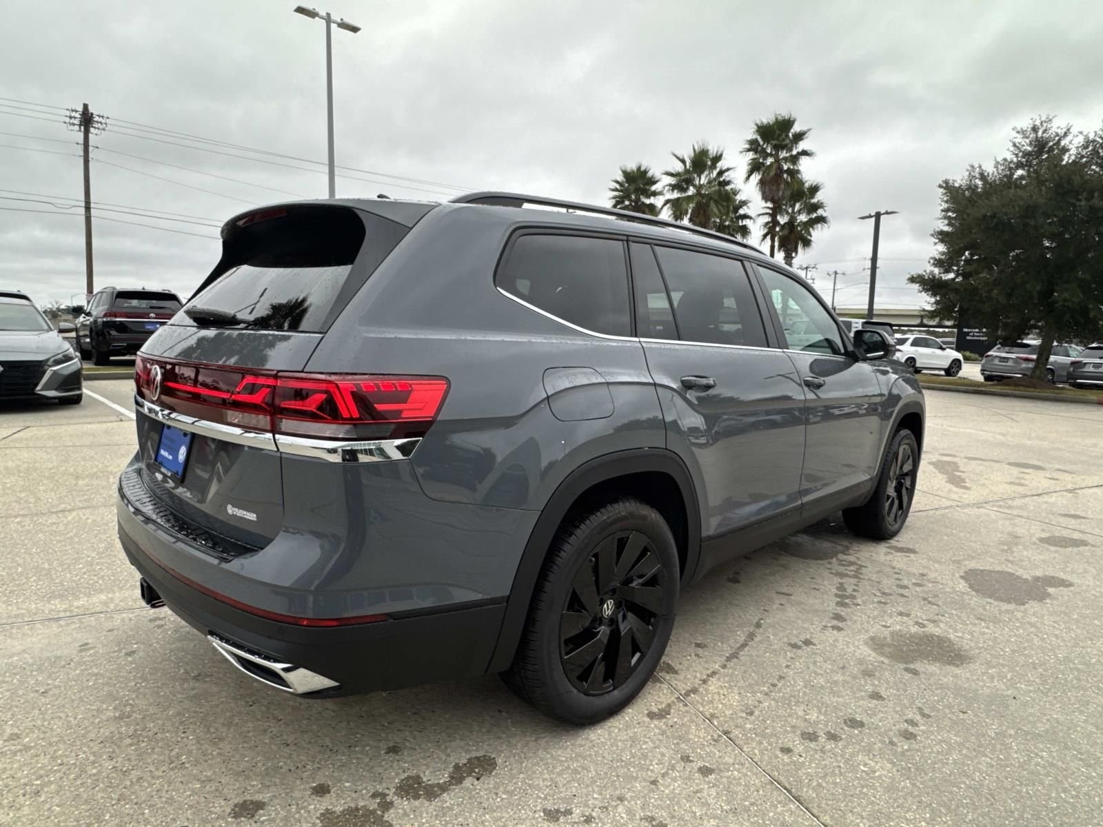 2026 Volkswagen Atlas SE w/Tech - Photo 4