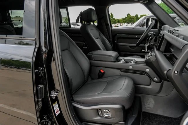2025 Land Rover Defender V8 - Photo 44