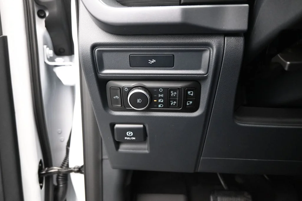 New 2026 Oxford White Ford XLT image 12