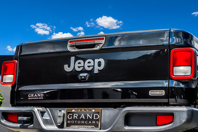 Used 2022 Black Jeep Overland image 41
