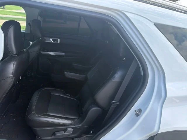 Used 2022 White Ford Limited image 8