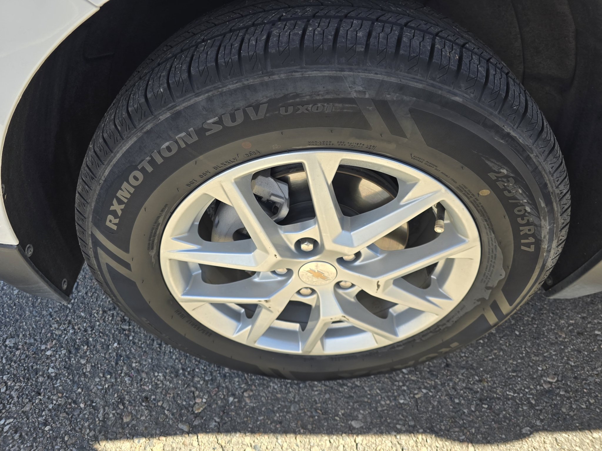 Used 2024 Summit White Chevrolet LT image 9