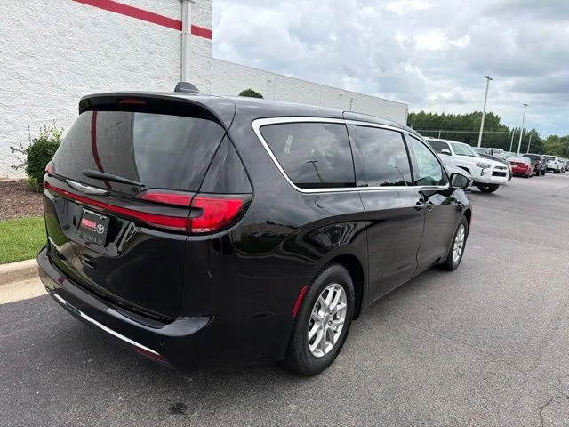Used 2024 Black Chrysler Touring L image 9