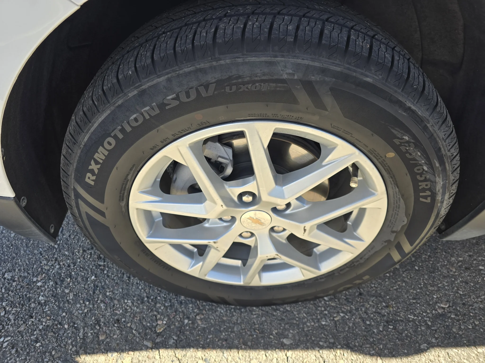 Used 2024 Summit White Chevrolet LT image 9