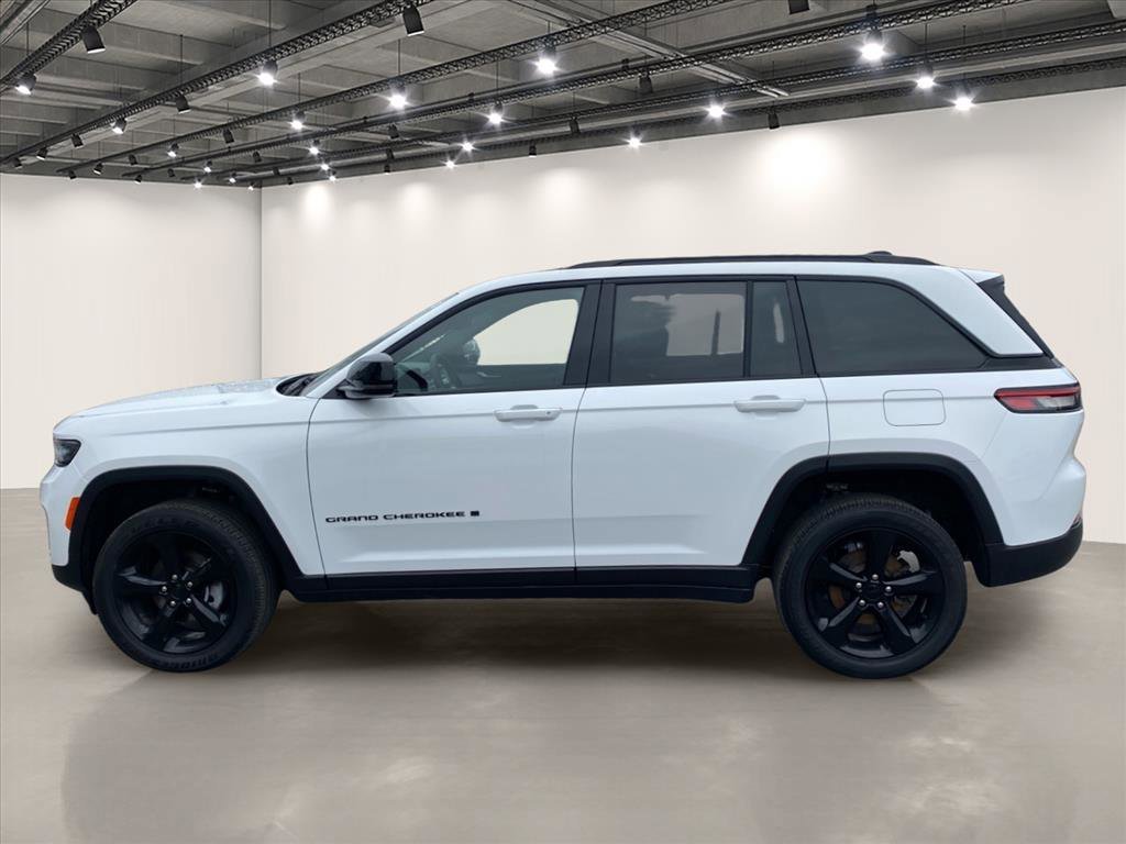 Used 2023 Bright White Clearcoat Jeep Altitude image 4