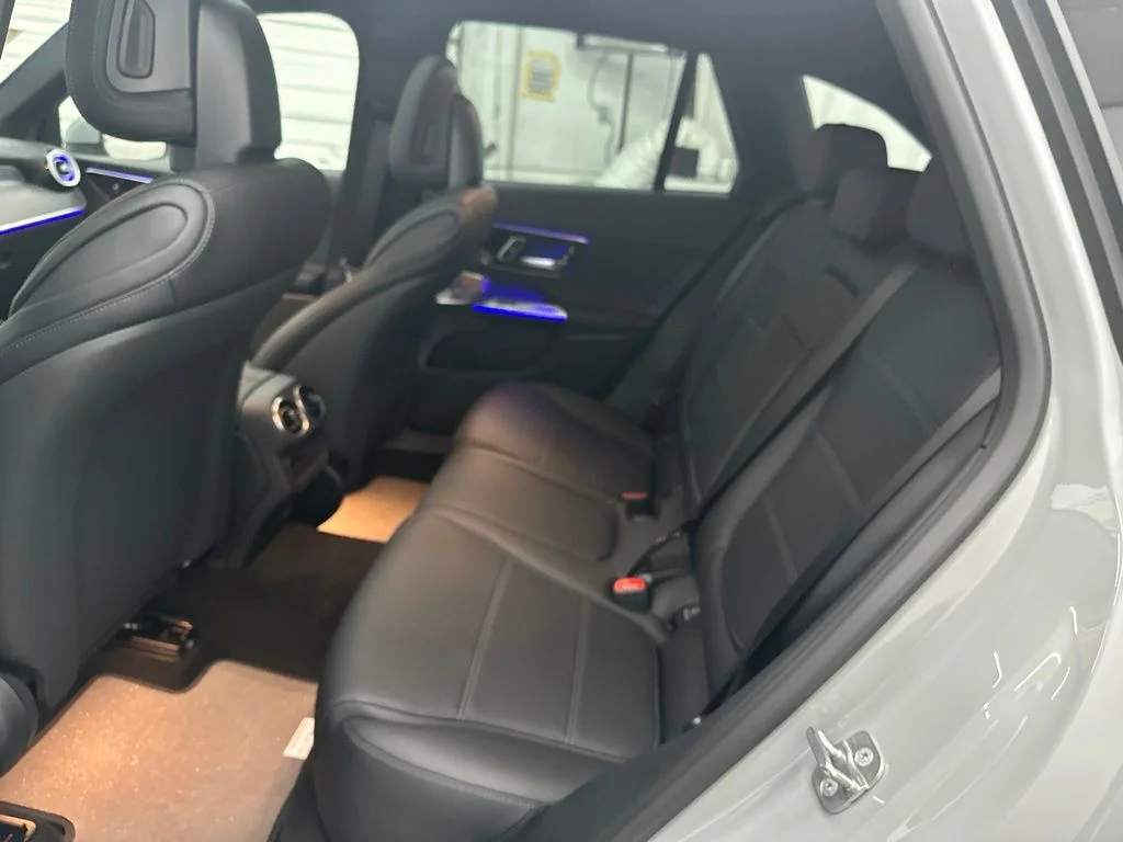 New 2027 White Mercedes-Benz GLC 300 image 25