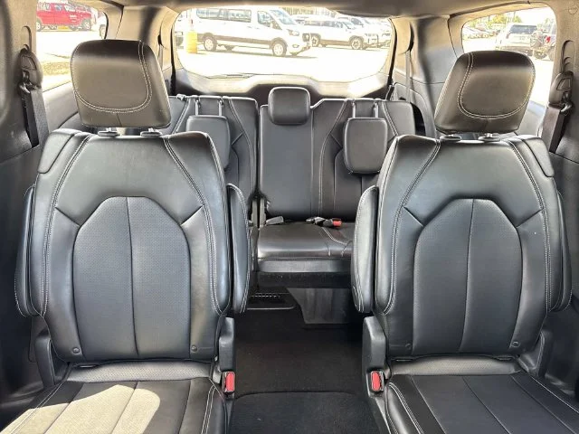 Used 2025 White Chrysler Select image 28
