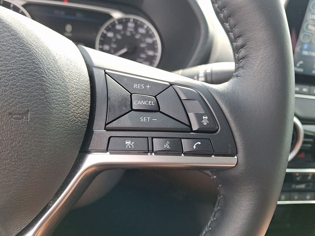 Used 2023 Rosewood Metallic Nissan SV image 21