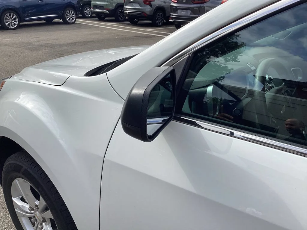 Used 2015 SUMMIT WHITE Chevrolet LS image 24