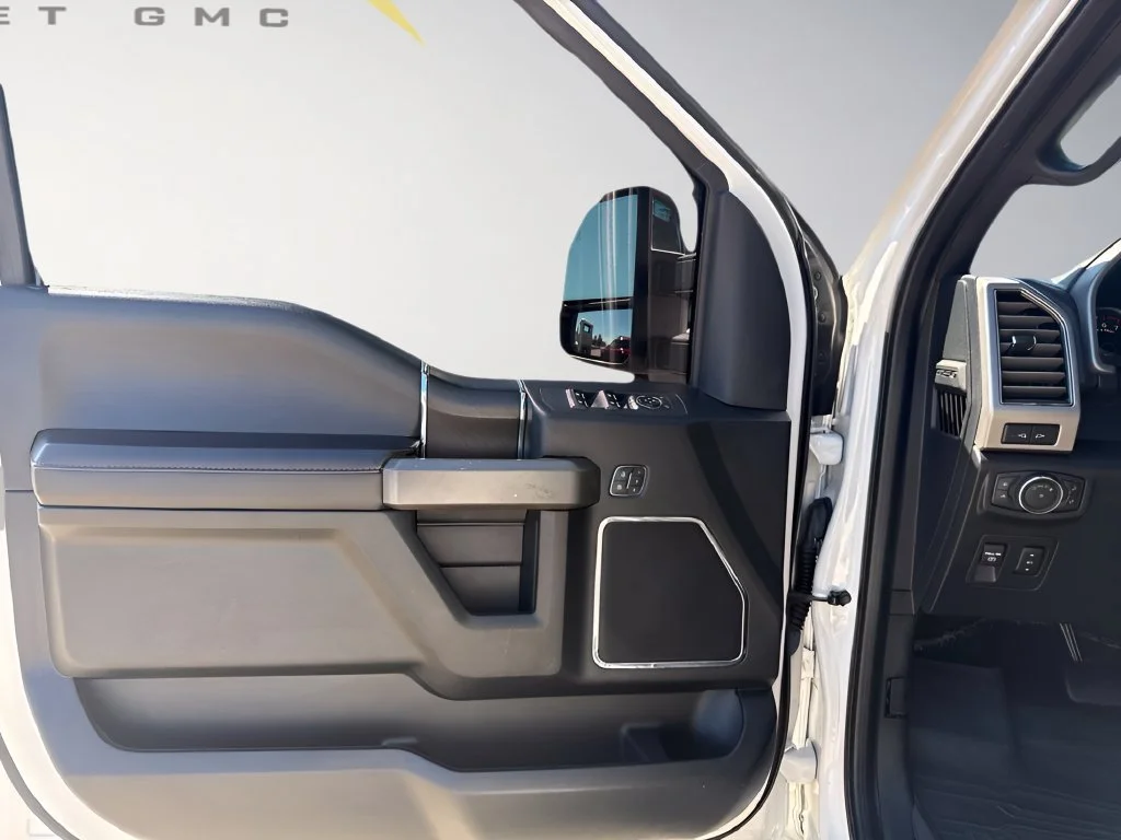 Used 2019  Ford XL image 30