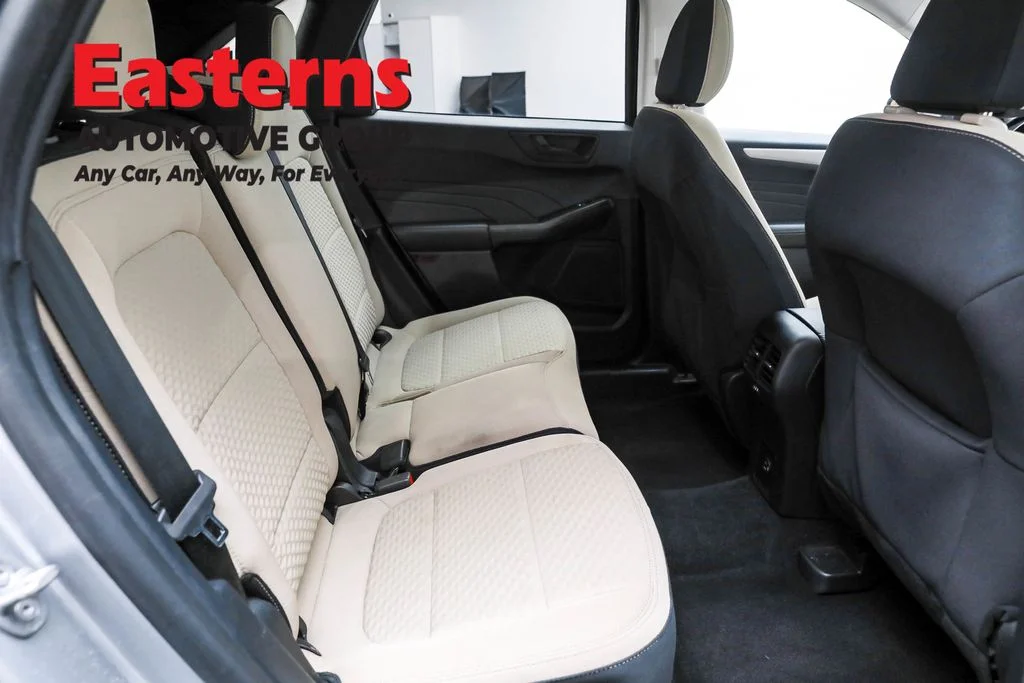Used 2022 Silver Ford SE image 22