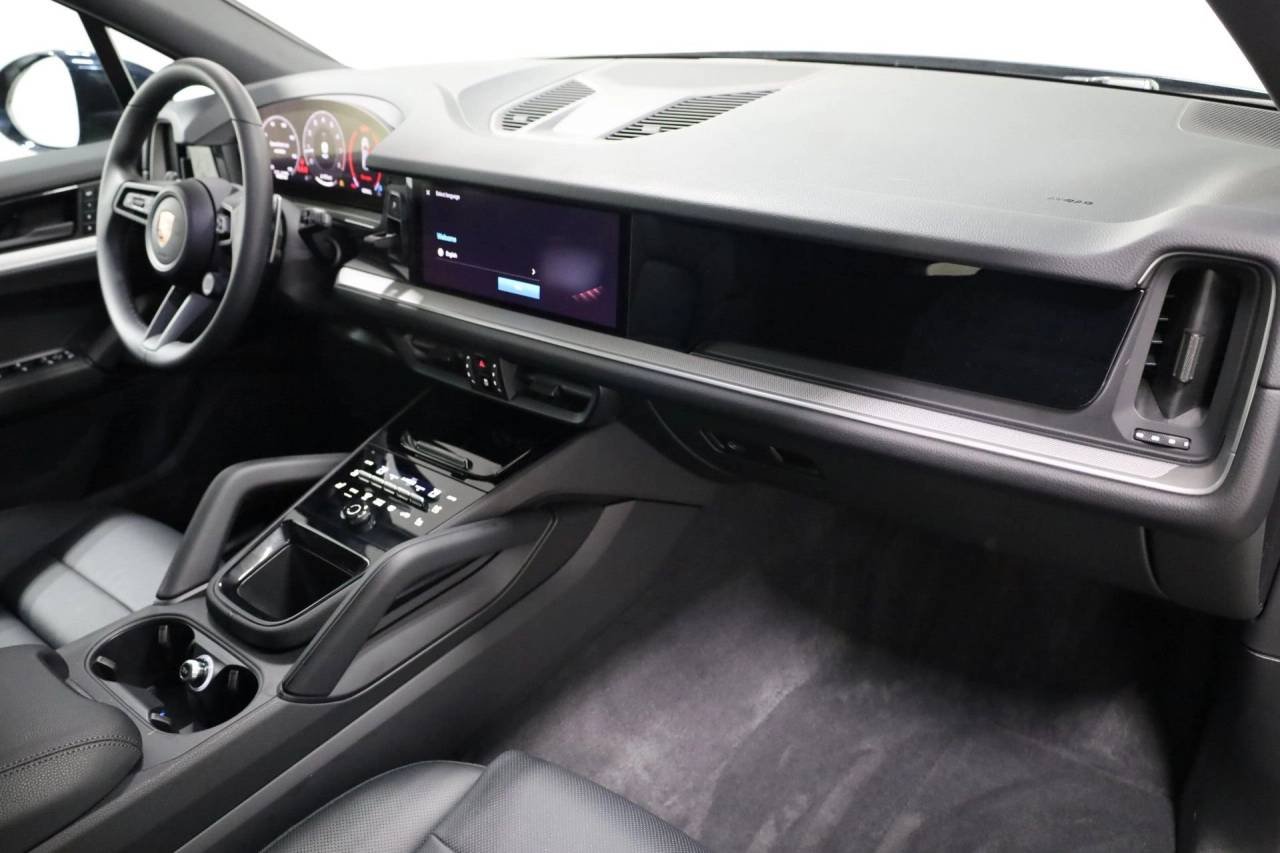 Certified Used 2025 Algarve Blue Metallic Porsche  image 6