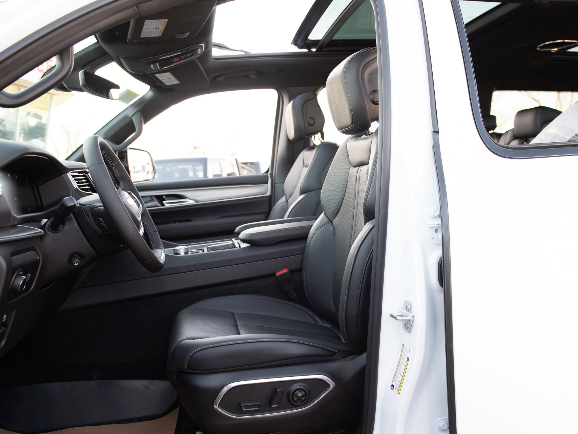 New 2026 White Jeep Limited Reserve* image 26