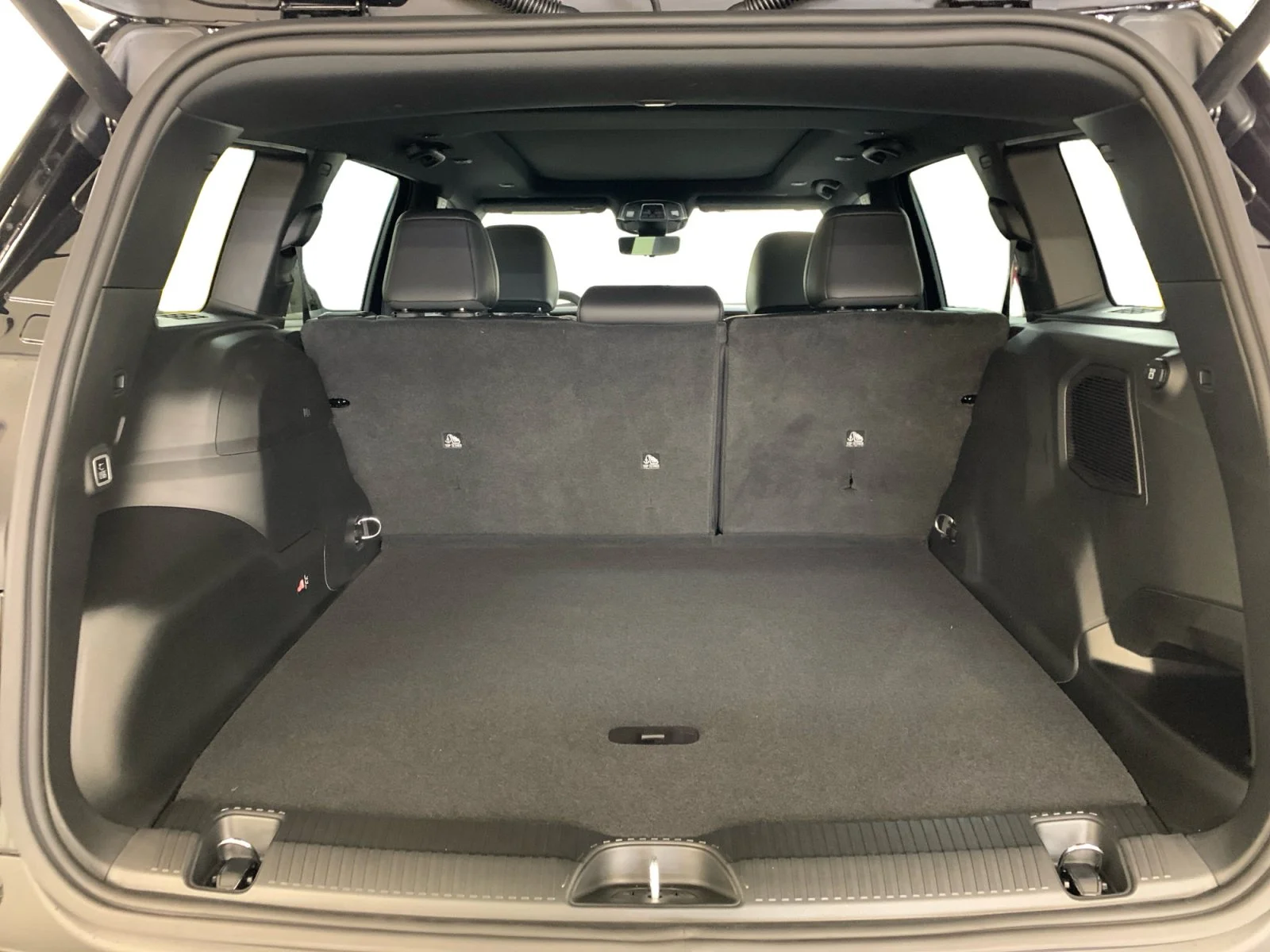 New 2026 Diamond Black Crystal Pearl Jeep Overland image 19
