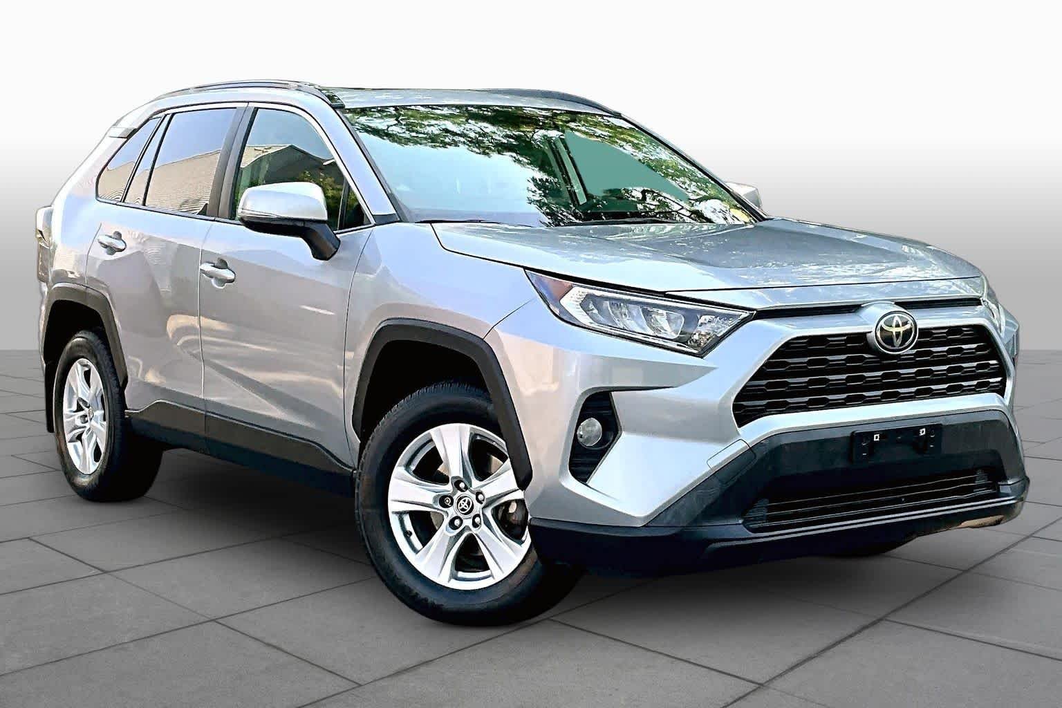 Used 2020 Silver Sky Metallic Toyota XLE image 3