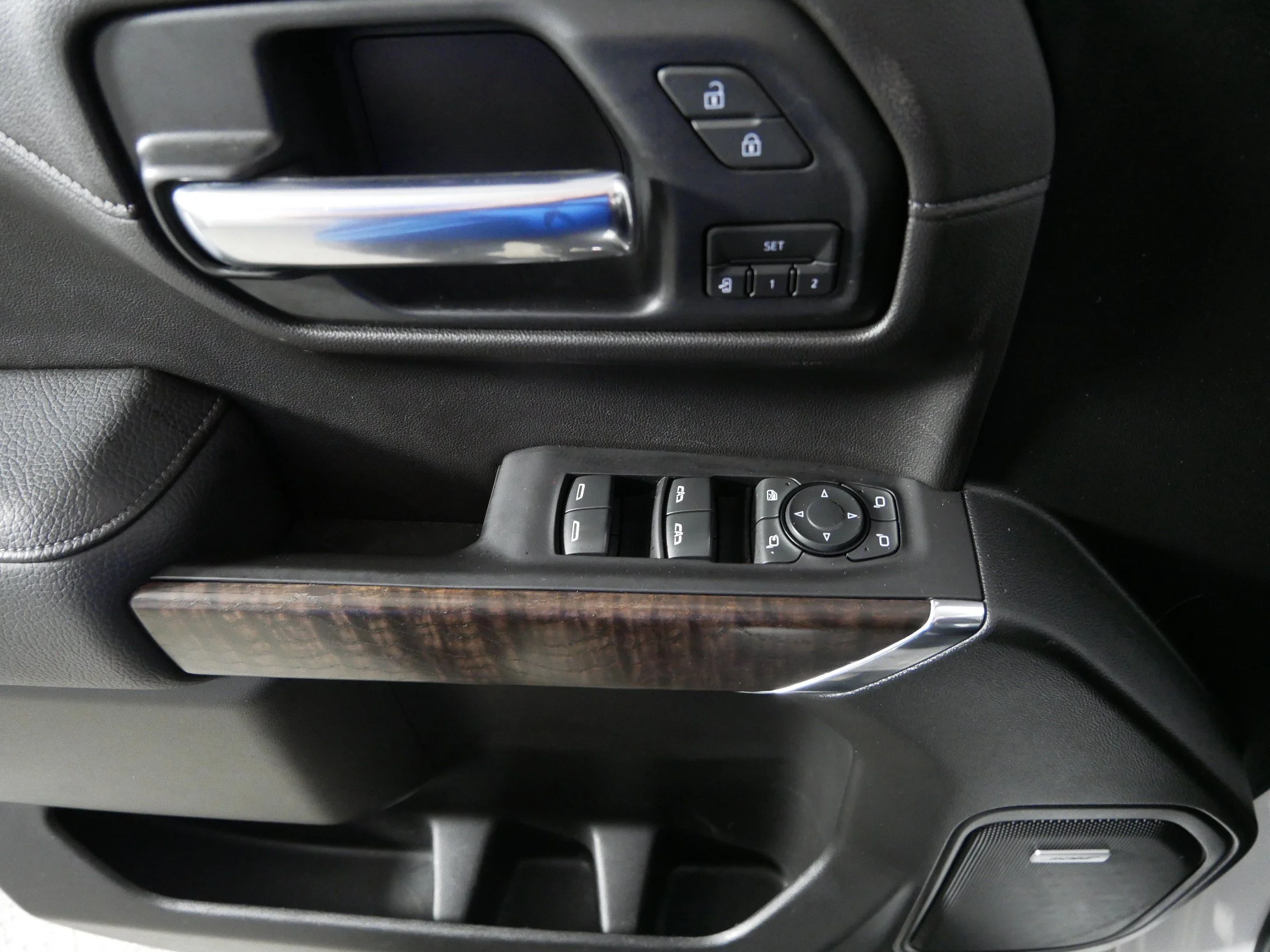 Used 2020 White Frost Tricoat GMC Denali image 19