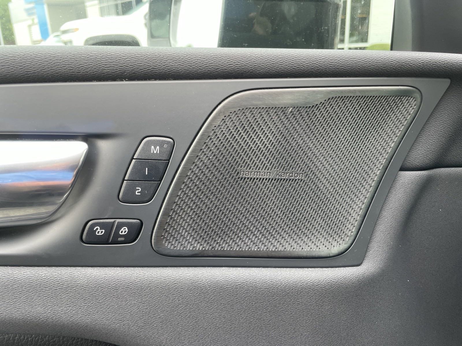 Used 2019  Volvo  image 7