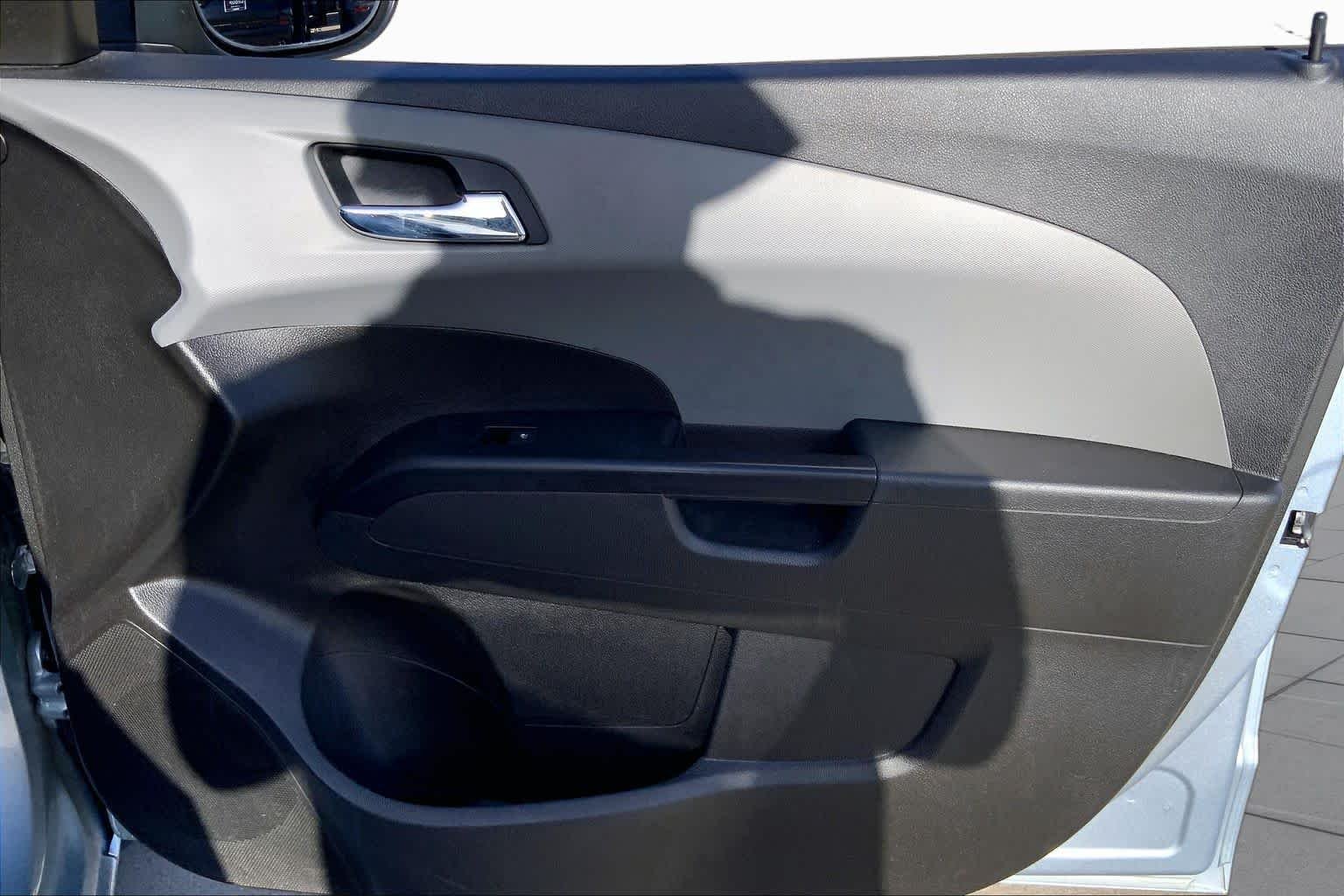 Used 2018 Arctic Blue Metallic Chevrolet LT image 23
