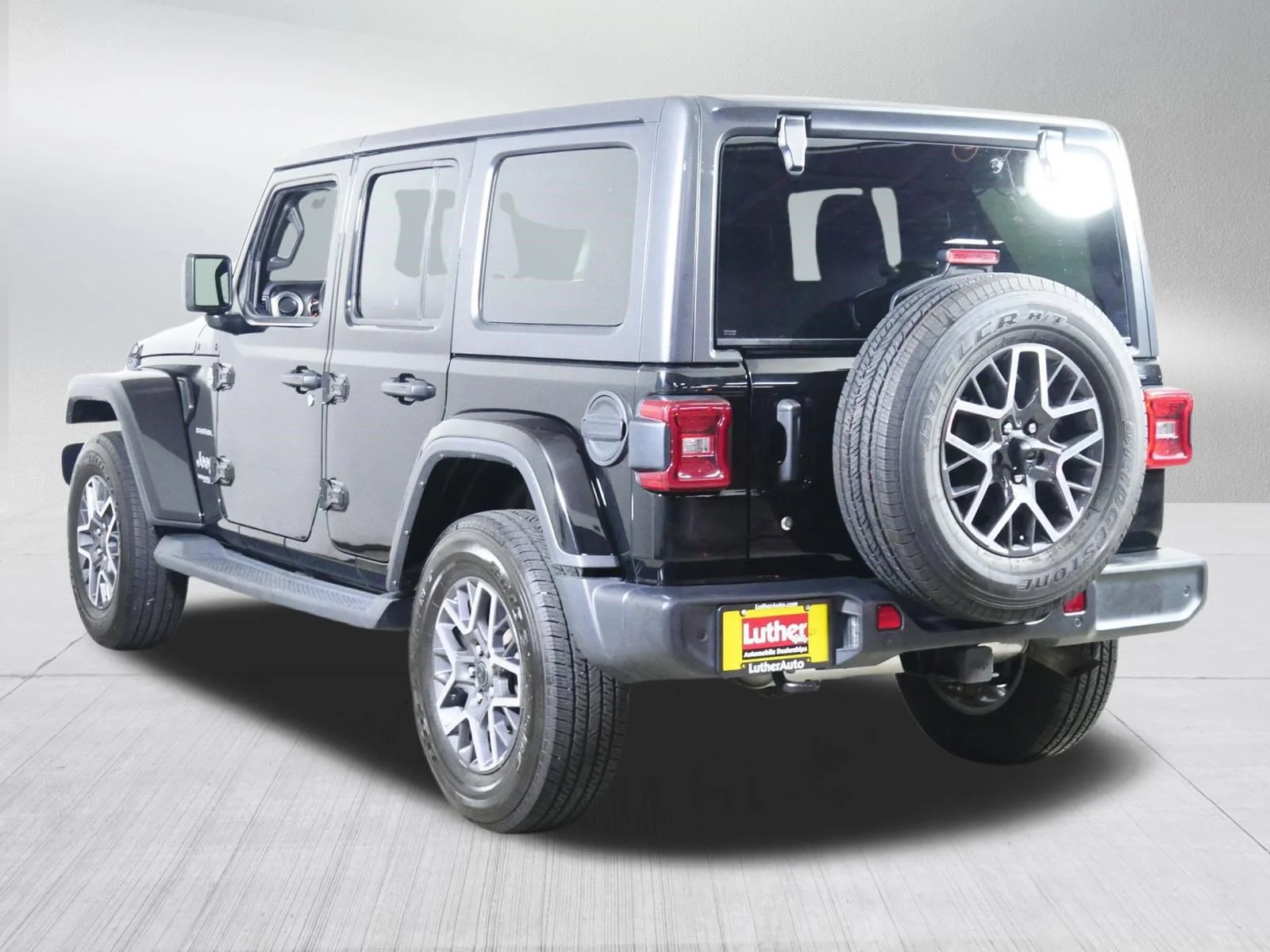 Used 2019 Black Clearcoat Jeep Sahara image 5