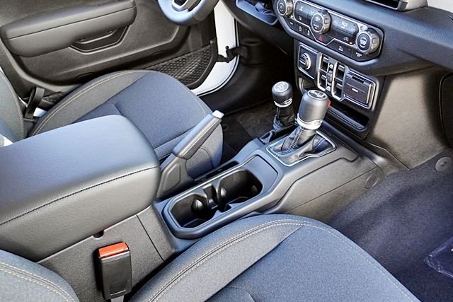 New 2026 Bright White Clear-Coat Exterior Paint Jeep Sport S image 16