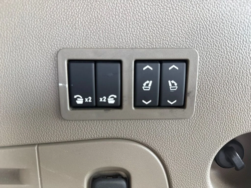 Used 2016 White GMC SLT image 44