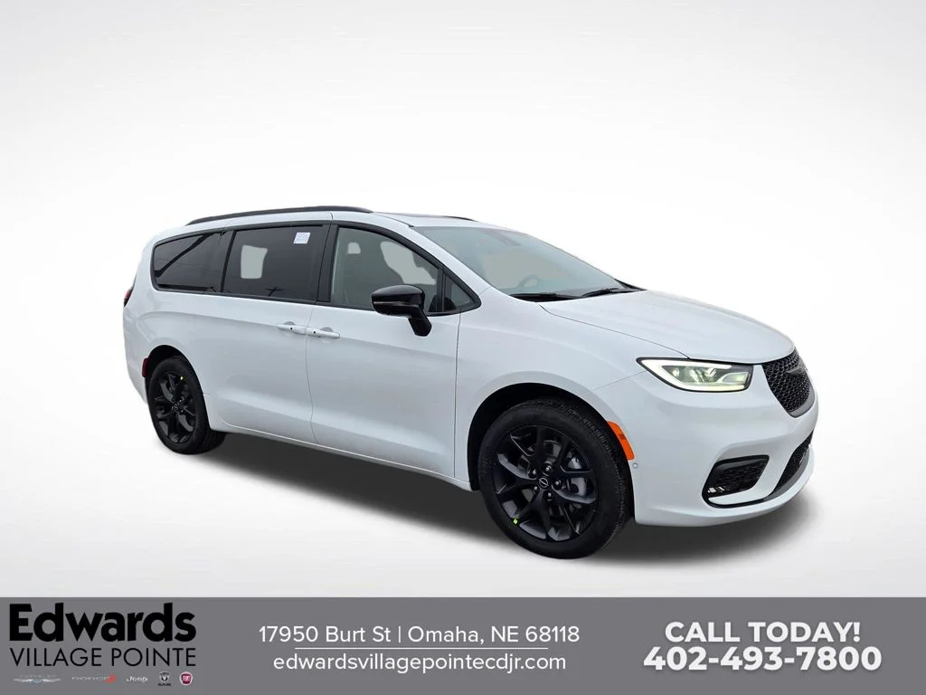 2026 Chrysler Pacifica Limited AWD's photo