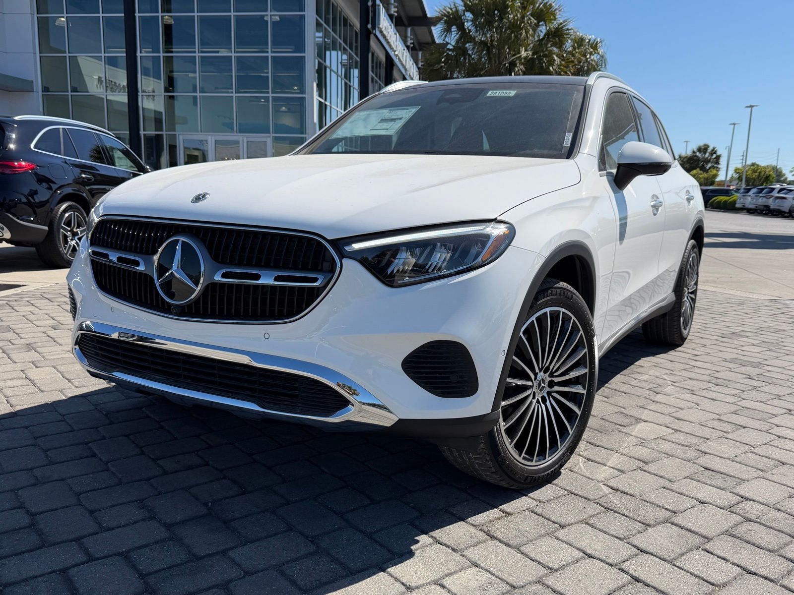 New 2026 Polar White Mercedes-Benz GLC 300 image 1