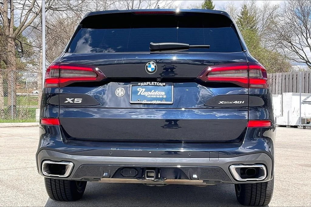 Used 2021 Black BMW xDrive40i image 4
