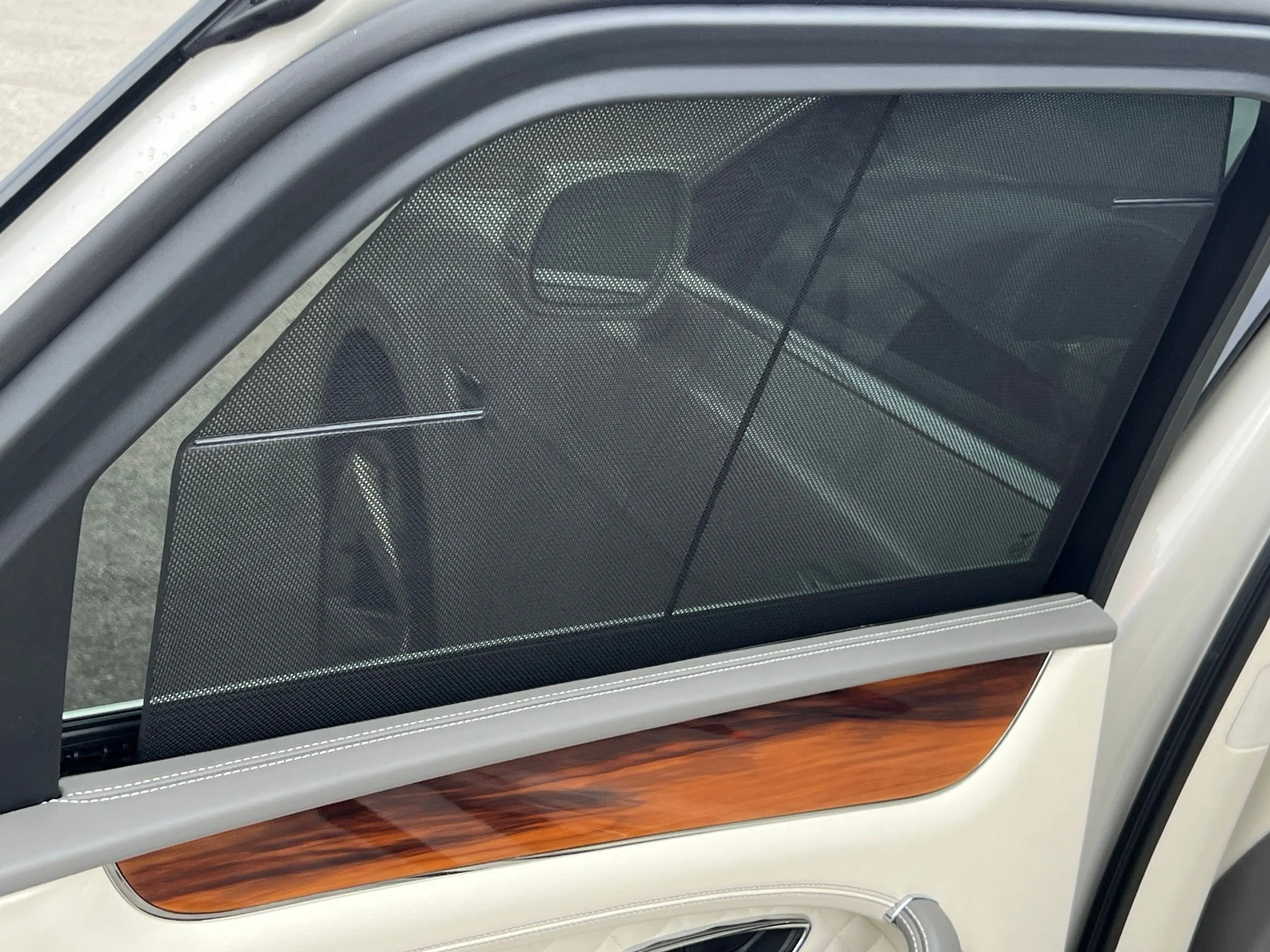 Used 2018  Bentley W12 image 44