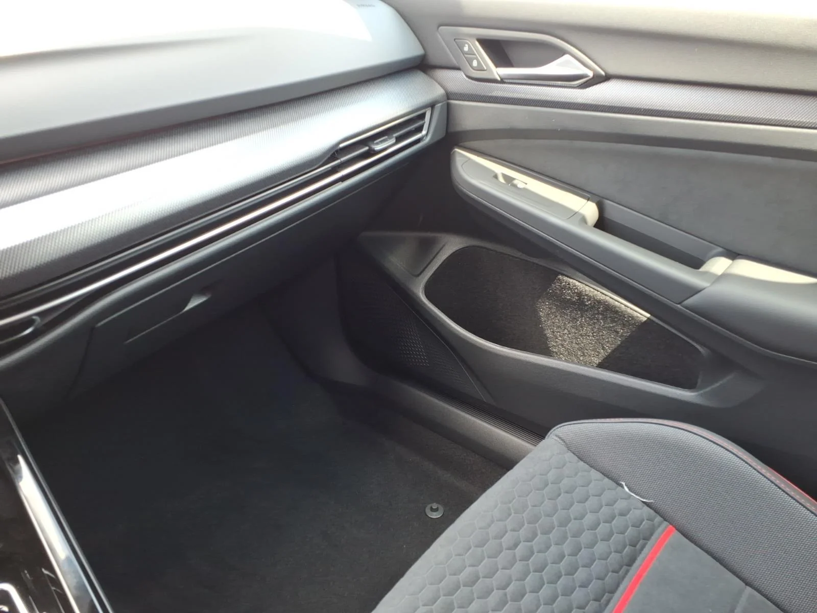 New 2026 Moonstone Gray Volkswagen 2.0T SE DSG image 17