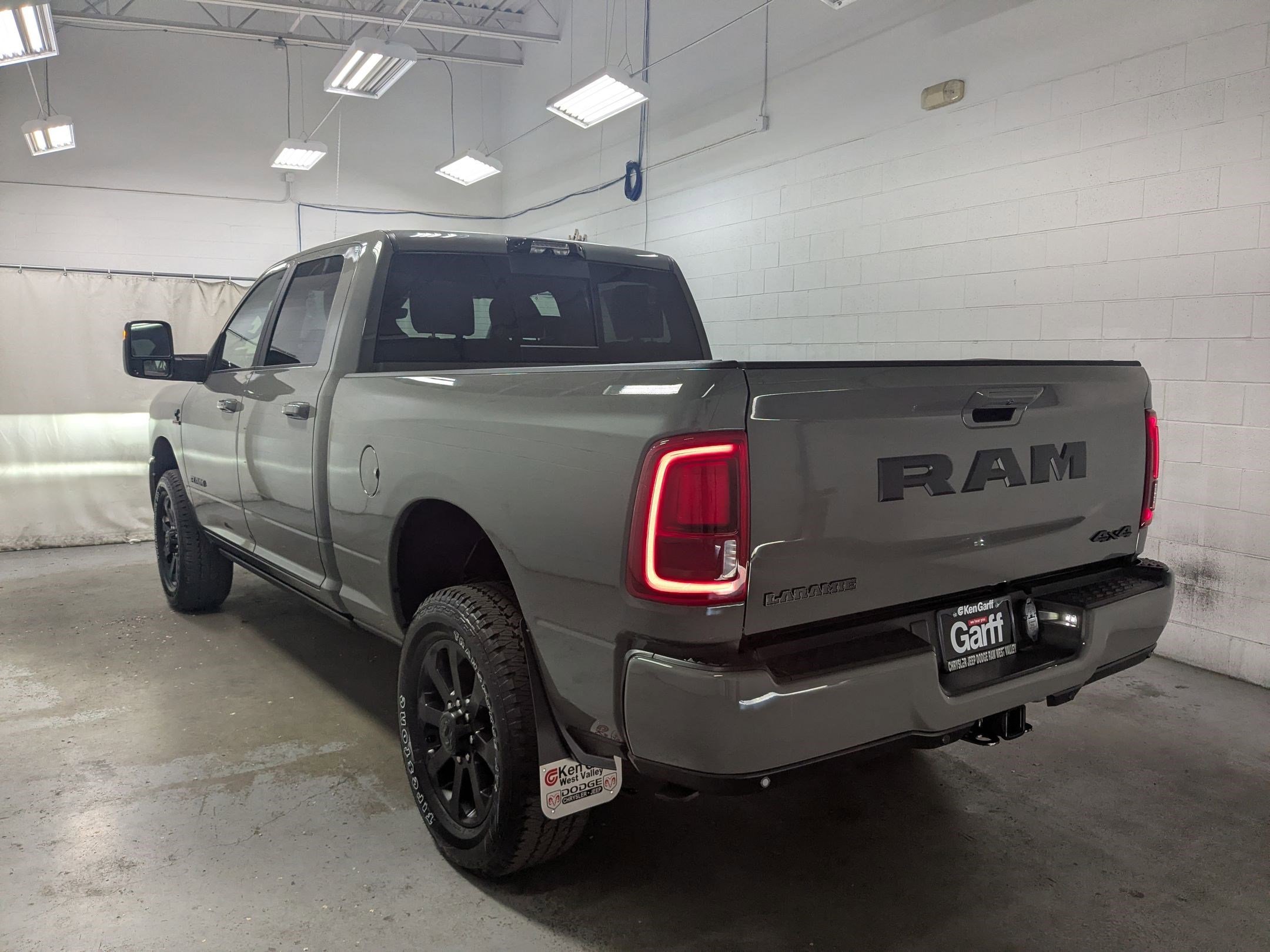 New 2026 Ceramic Gray Clear-Coat Exterior Paint RAM Laramie image 7