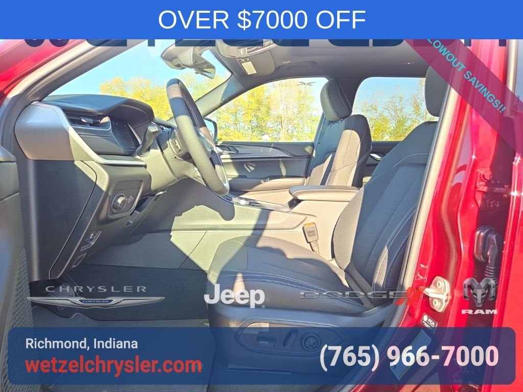 New 2025 Velvet Red Pearl-Coat Exterior Paint Jeep Laredo image 13