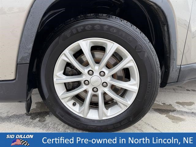 Used 2020 Light Brownstone Pearlcoat Jeep Latitude image 9