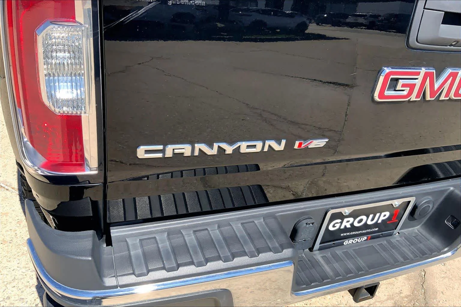 Used 2018 ONYX BLACK GMC 2WD image 29