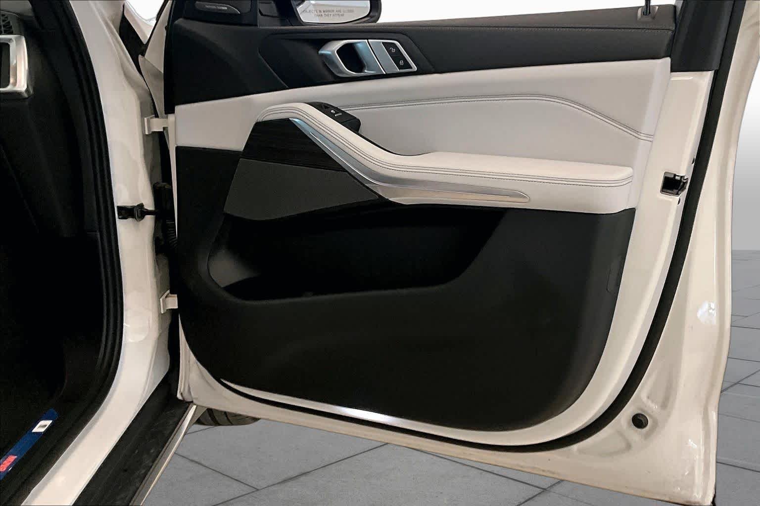Used 2024 Mineral White Metallic BMW sDrive40i image 21