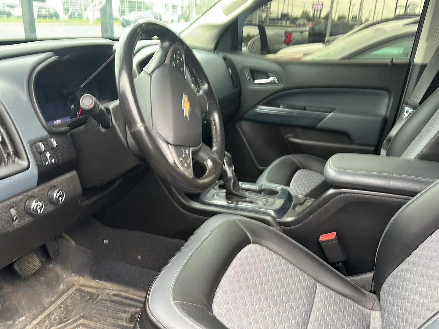 Used 2022 Black Chevrolet 4WD Z71 image 8