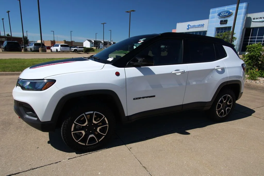 Used 2024 White Jeep Trailhawk image 18
