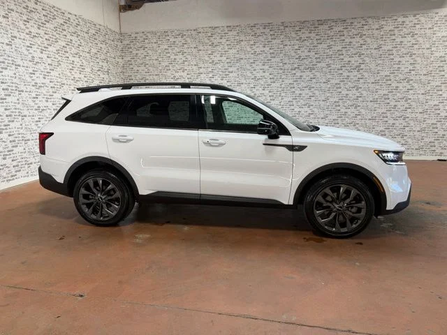 Used 2022 White Kia X-Line EX image 6
