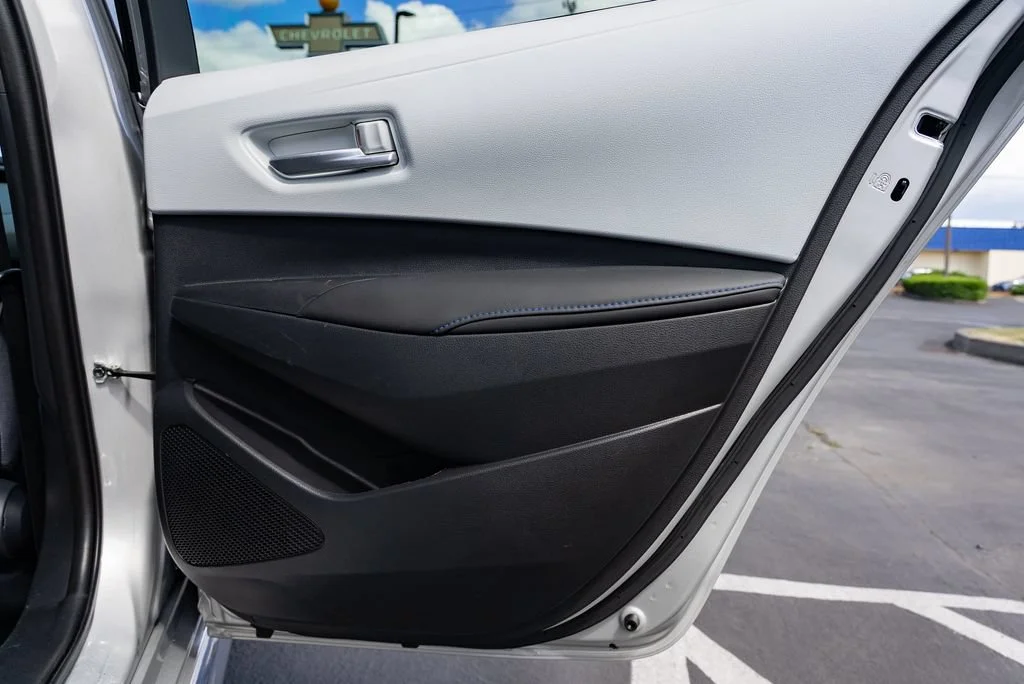Used 2021  Toyota SE image 26