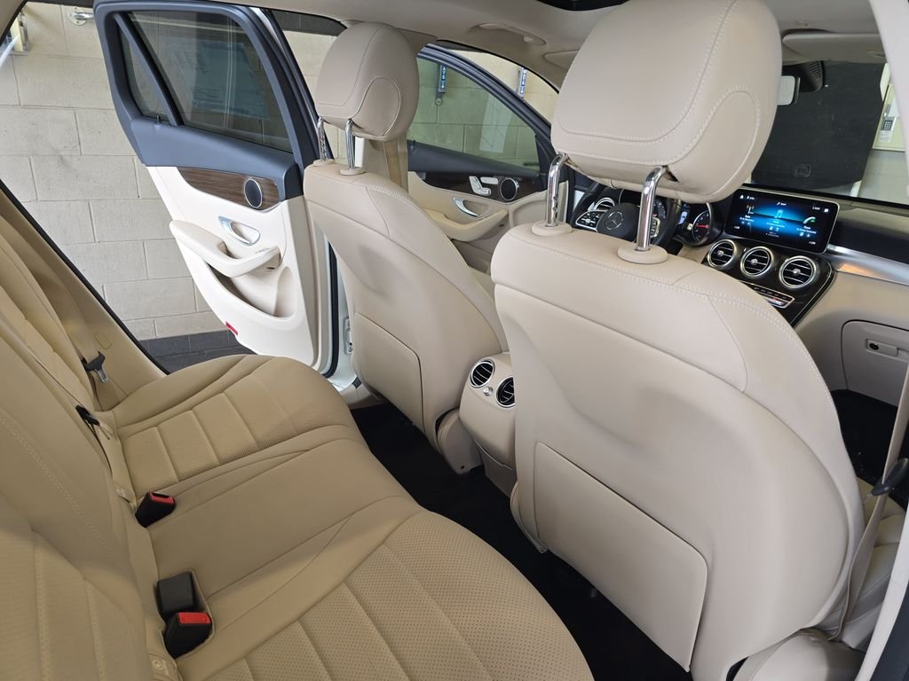 Used 2021  Mercedes-Benz GLC 300 image 12