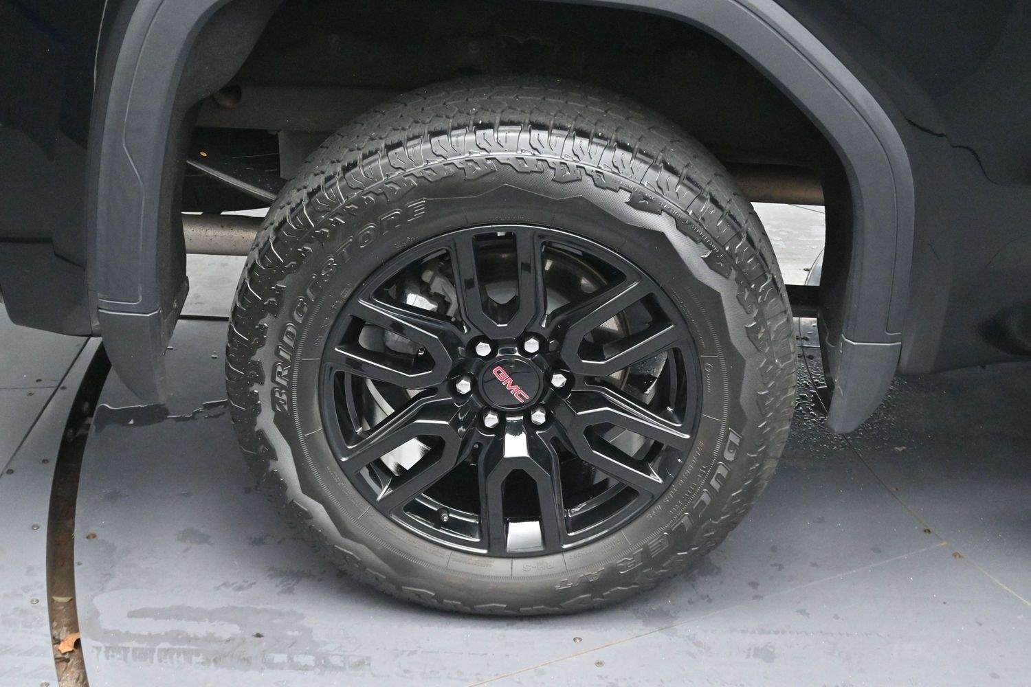 Used 2025 Onyx Black GMC Elevation image 33