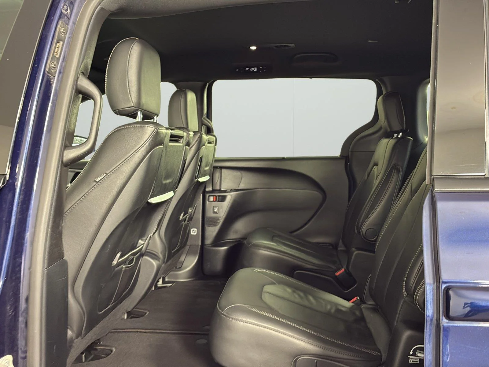Used 2020 Jazz Blue Pearlcoat Chrysler Touring L Plus image 18