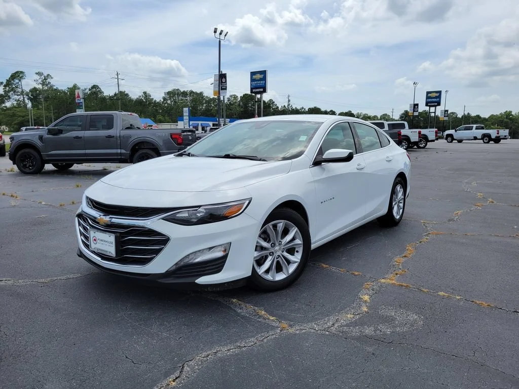 Used 2024 Summit White Chevrolet 1LT image 1