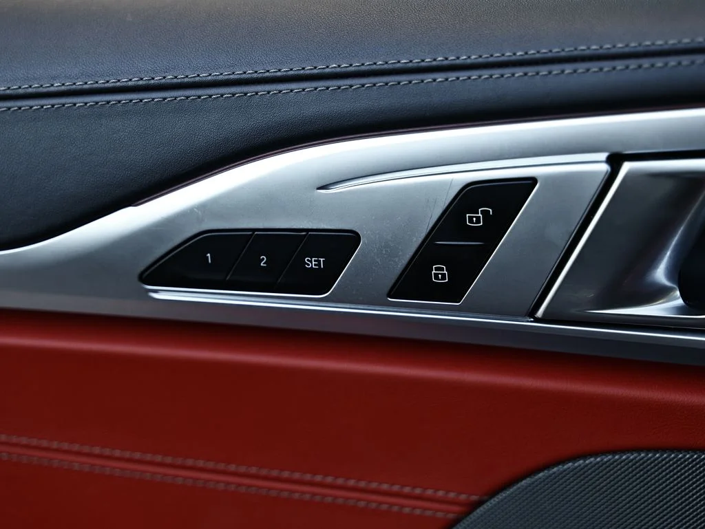 Used 2022 Carbon Black Metallic BMW M850i xDrive image 16