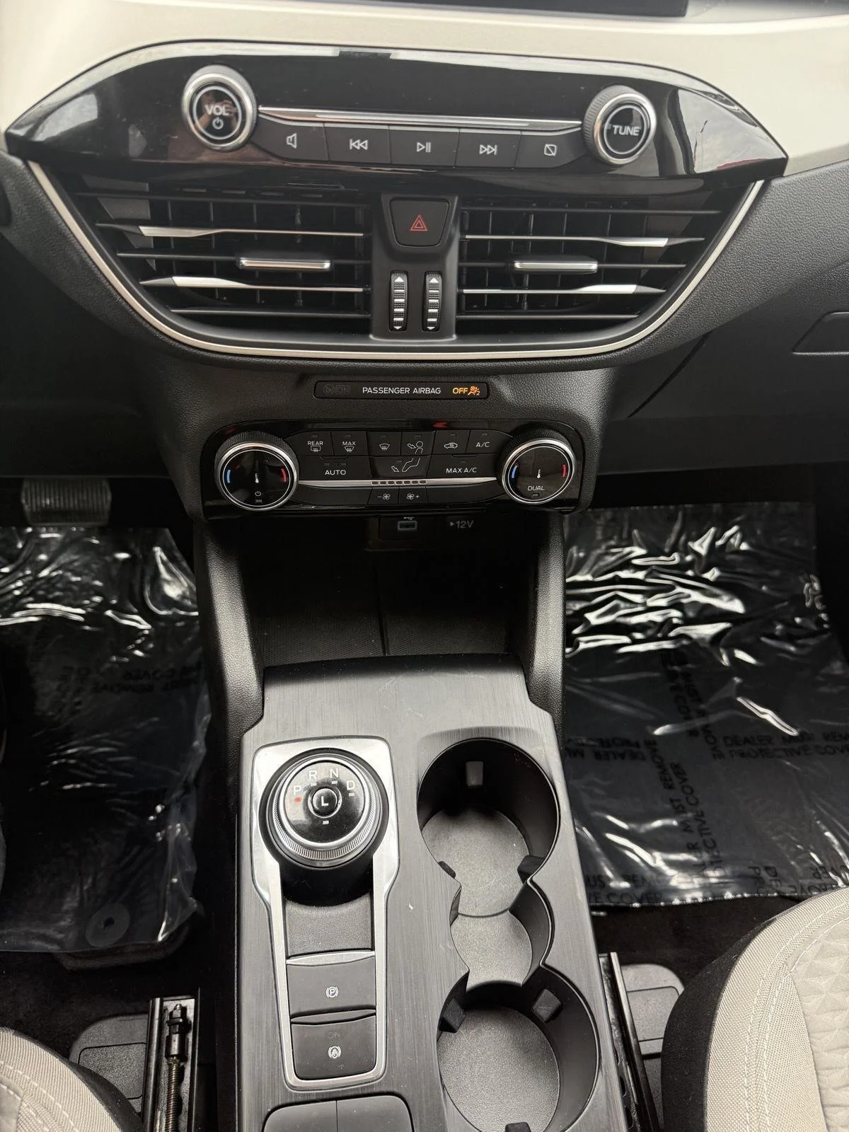 Certified Used 2022 Oxford White Ford SE Hybrid image 15